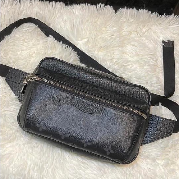 Pristine 100% Authentic LV Outdoor Bumbag in Noir - Picture 3 of 12